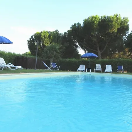 Oliveto Di Teodora アパートホテル