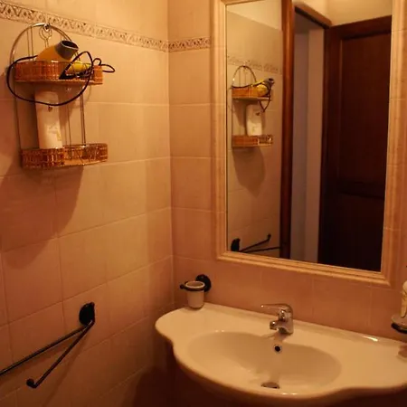 アパートホテル Oliveto Di Teodora トゥオーロ・スル・トラジメーノ