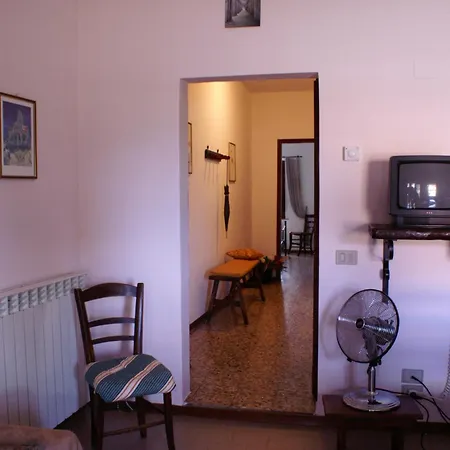 アパートホテル Oliveto Di Teodora トゥオーロ・スル・トラジメーノ