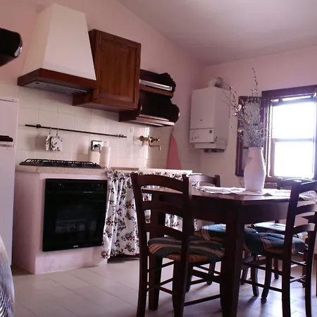 アパートホテル Oliveto Di Teodora トゥオーロ・スル・トラジメーノ