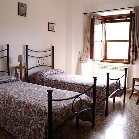 アパートホテル Oliveto Di Teodora トゥオーロ・スル・トラジメーノ