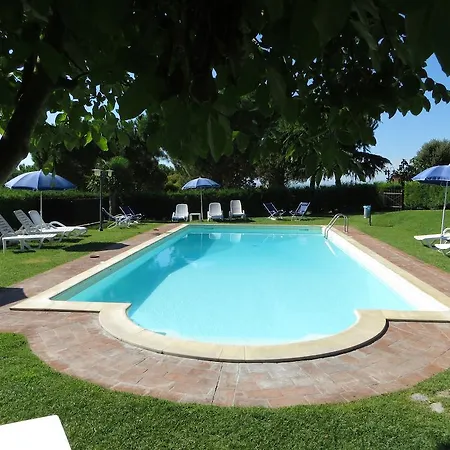 アパートホテル Oliveto Di Teodora