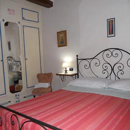 アパートホテル Oliveto Di Teodora 4*